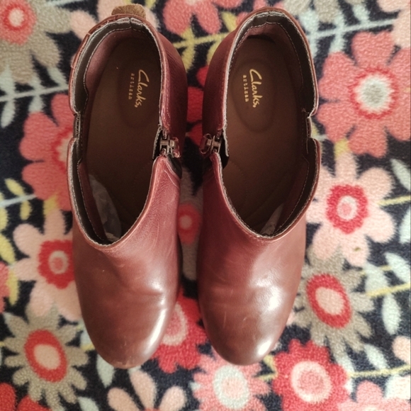 CLARKS LADIES BROWN LEATHER ANKLE BOOTS. EUC SZ 9.5 - Picture 6 of 7